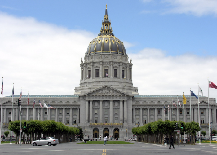 Image of San Francisco's City Hall on a clear day