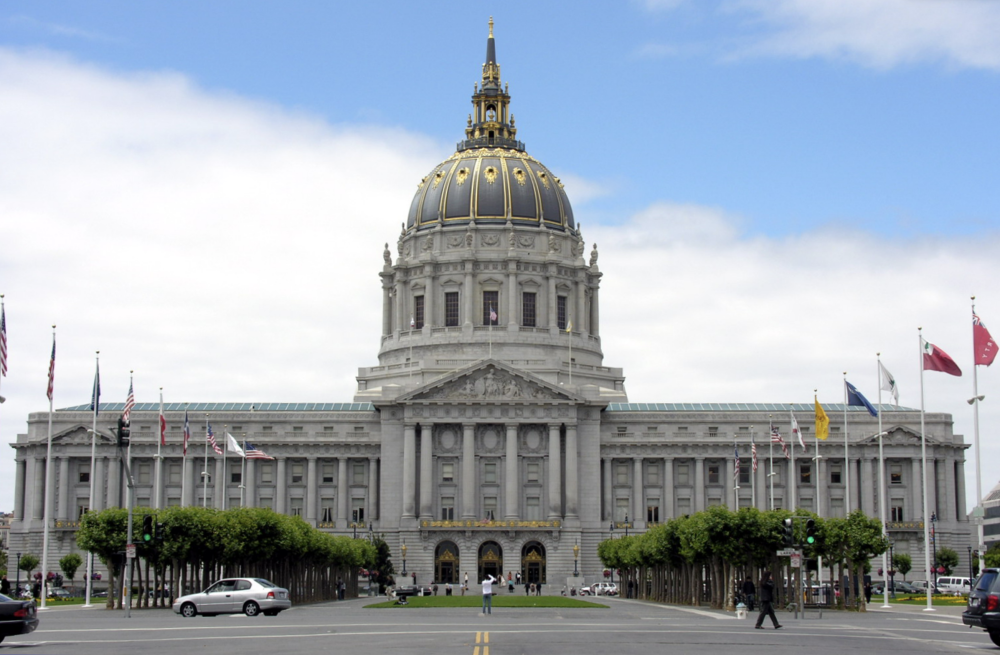 Image of San Francisco's City Hall on a clear day